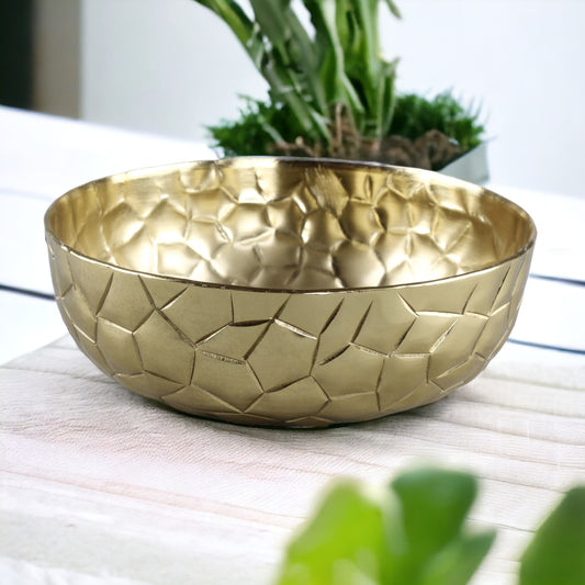 Elegant Handcrafted Zigzag Lines Serving Bowl: Stylish Tableware Accent