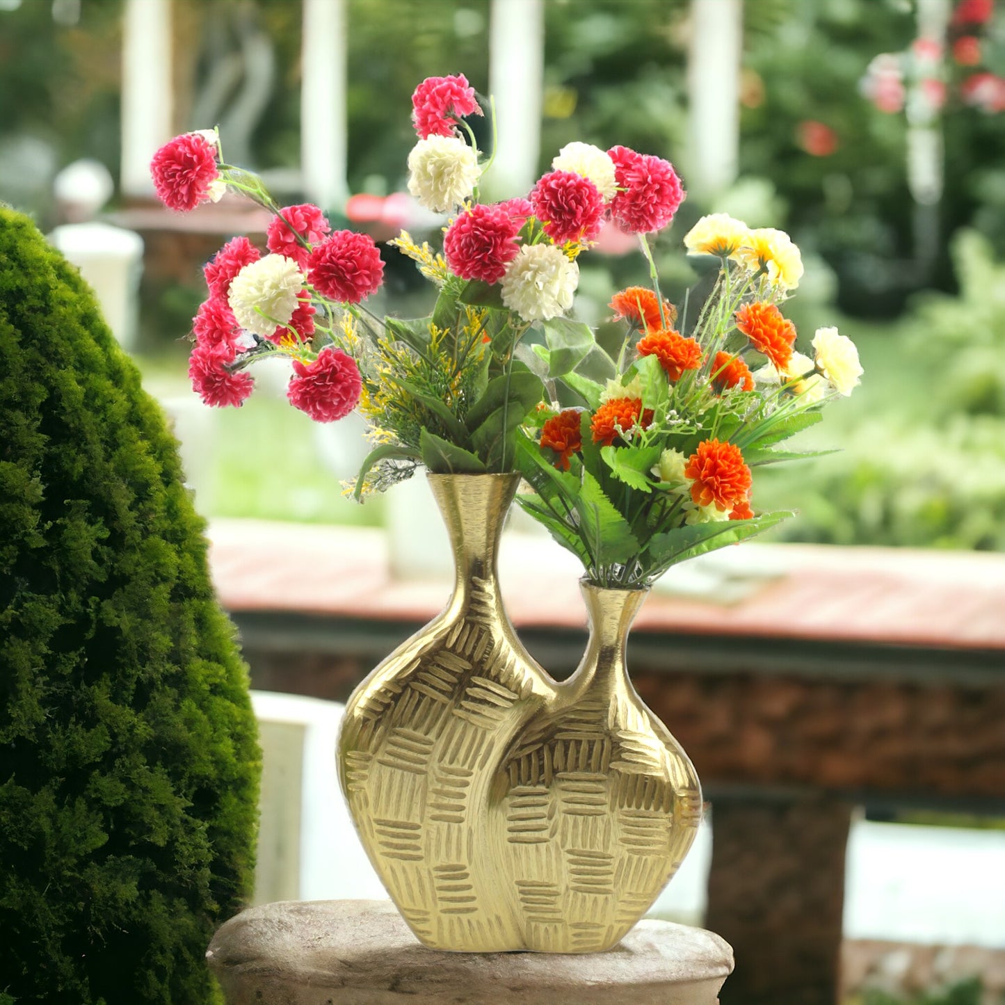 Handcrafted Golden Aluminium Two-Joint Flower Vase: Artisanal Elegance for Stunning Floral Arrangements