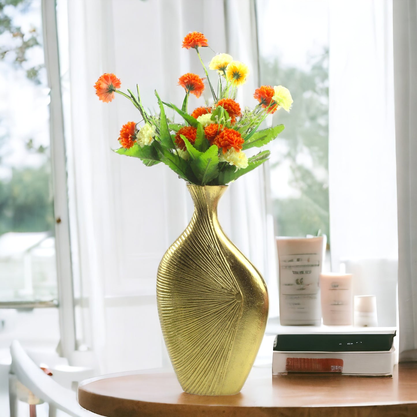 Handcrafted Golden Aluminium Curved Flower Vase: Artisanal Elegance for Distinctive Floral Arrangements