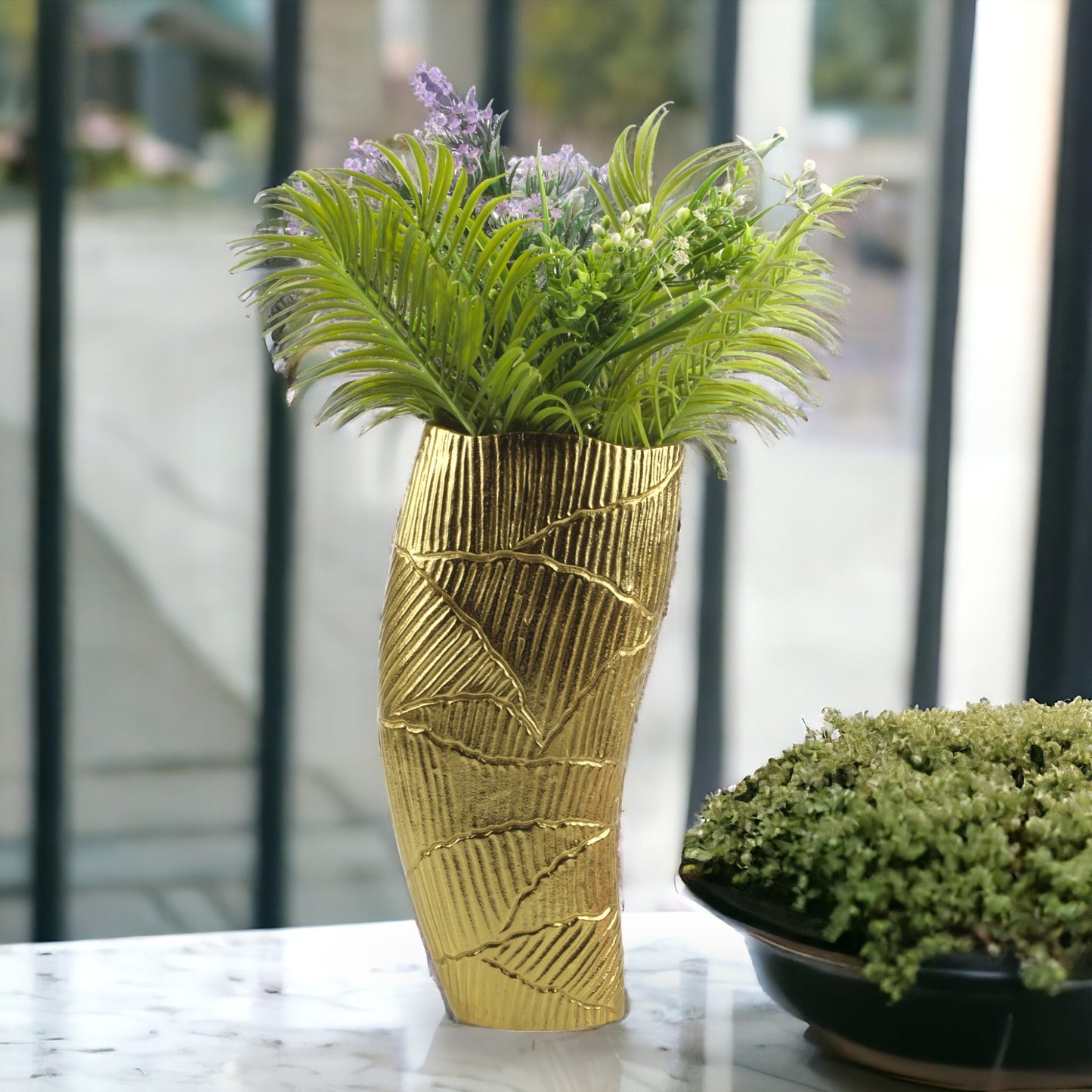 Modern Golden Aluminum Handcrafted Flower Vase: Contemporary Elegance for Your Home Decor