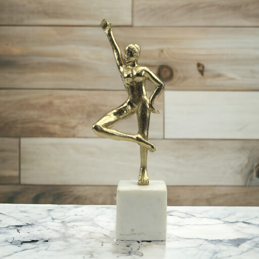 Handcrafted Golden Aluminum Lady Statue: Elegant Sculpture Ornament for Home Decor