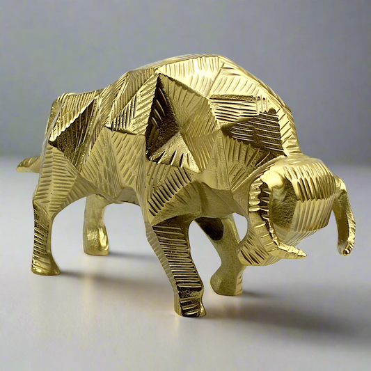 Handcrafted Golden Aluminum Bull Sculpture Ornament: Symbol of Strength and Prosperity for Home Decor