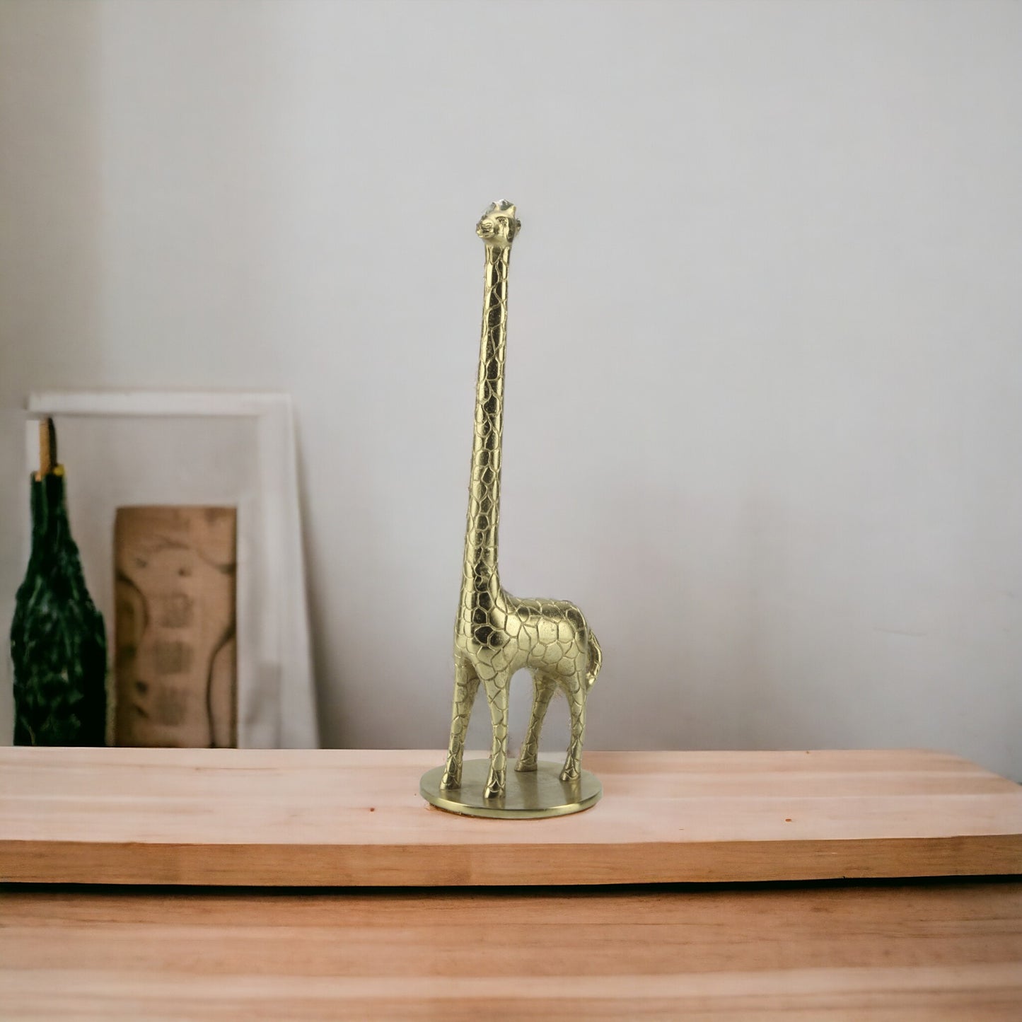 Golden Aluminum Handcrafted Giraffe Sculpture: Exquisite Home Decor Accent