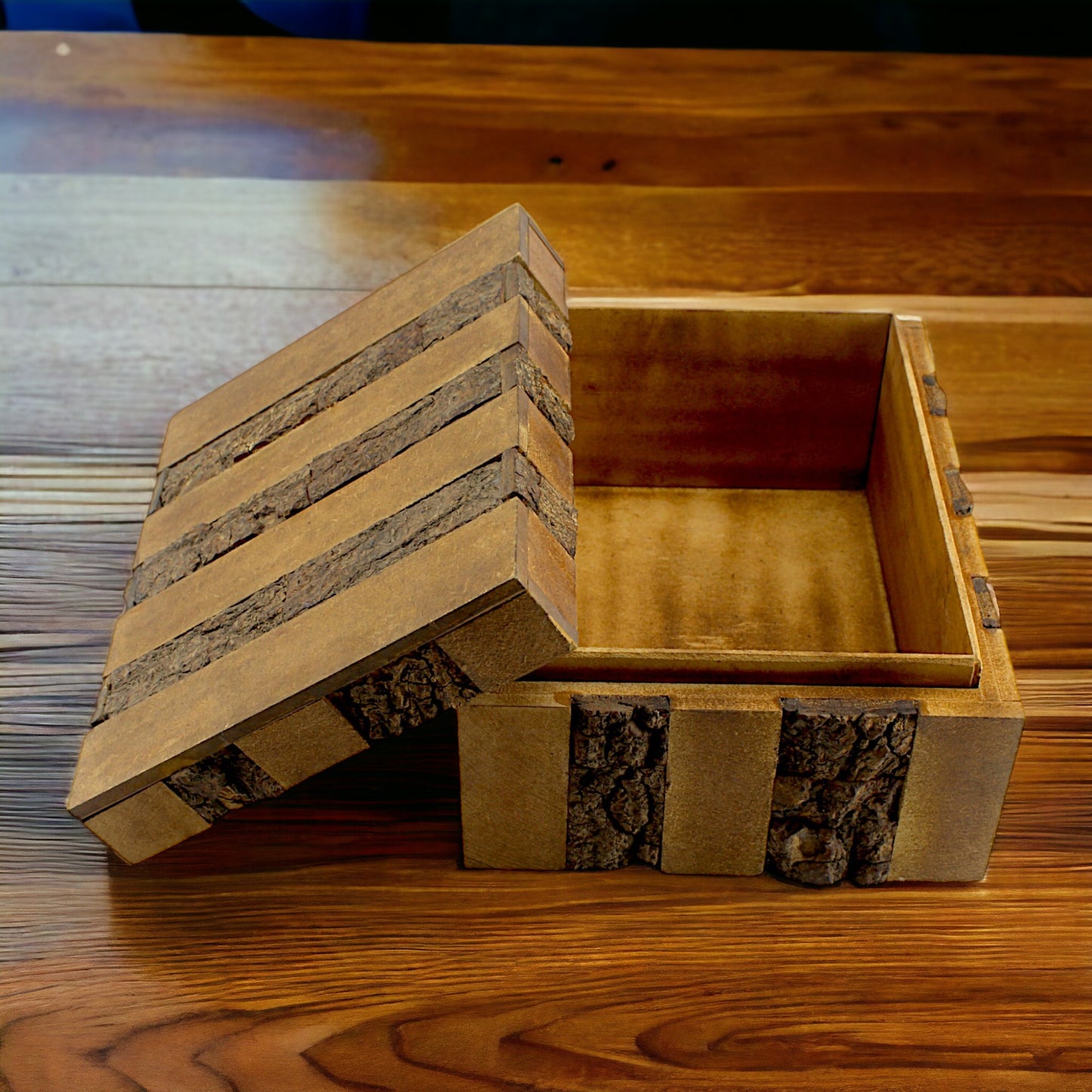 Luxe Rustic Bark-Finish Wooden Trinket Box – Handcrafted Elegance