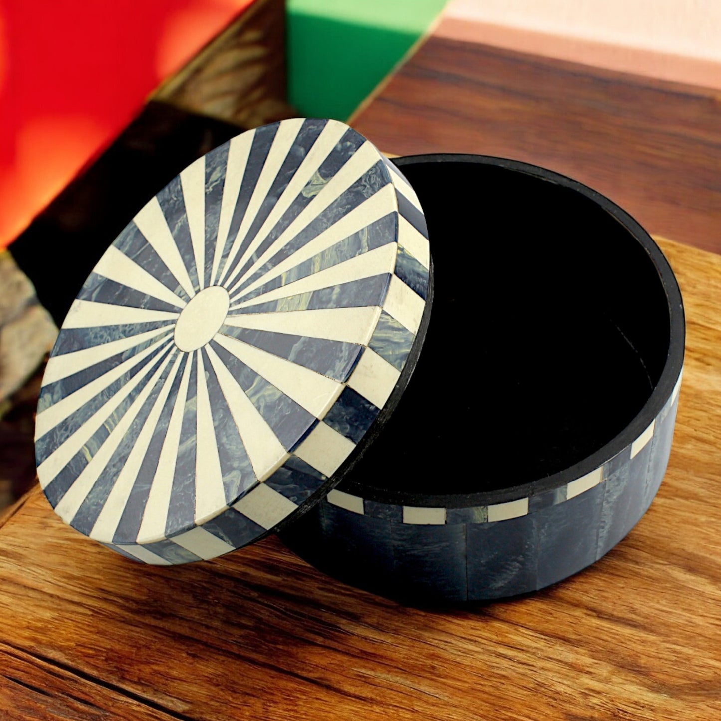 Handmade Black & White Mix Bone Trinket Box – Round with Contemporary Design, Elegant and Chic Storage