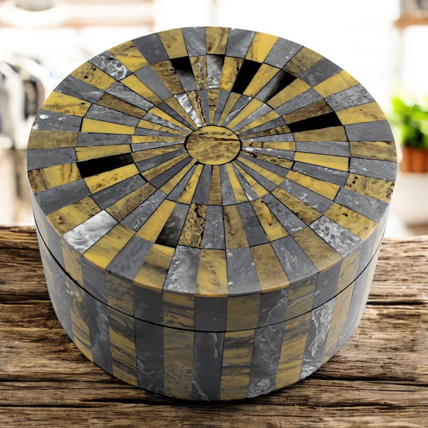 Handmade Black & Brown Bone Trinket Box – Round with Star Contemporary Design, Elegant Storage Solution