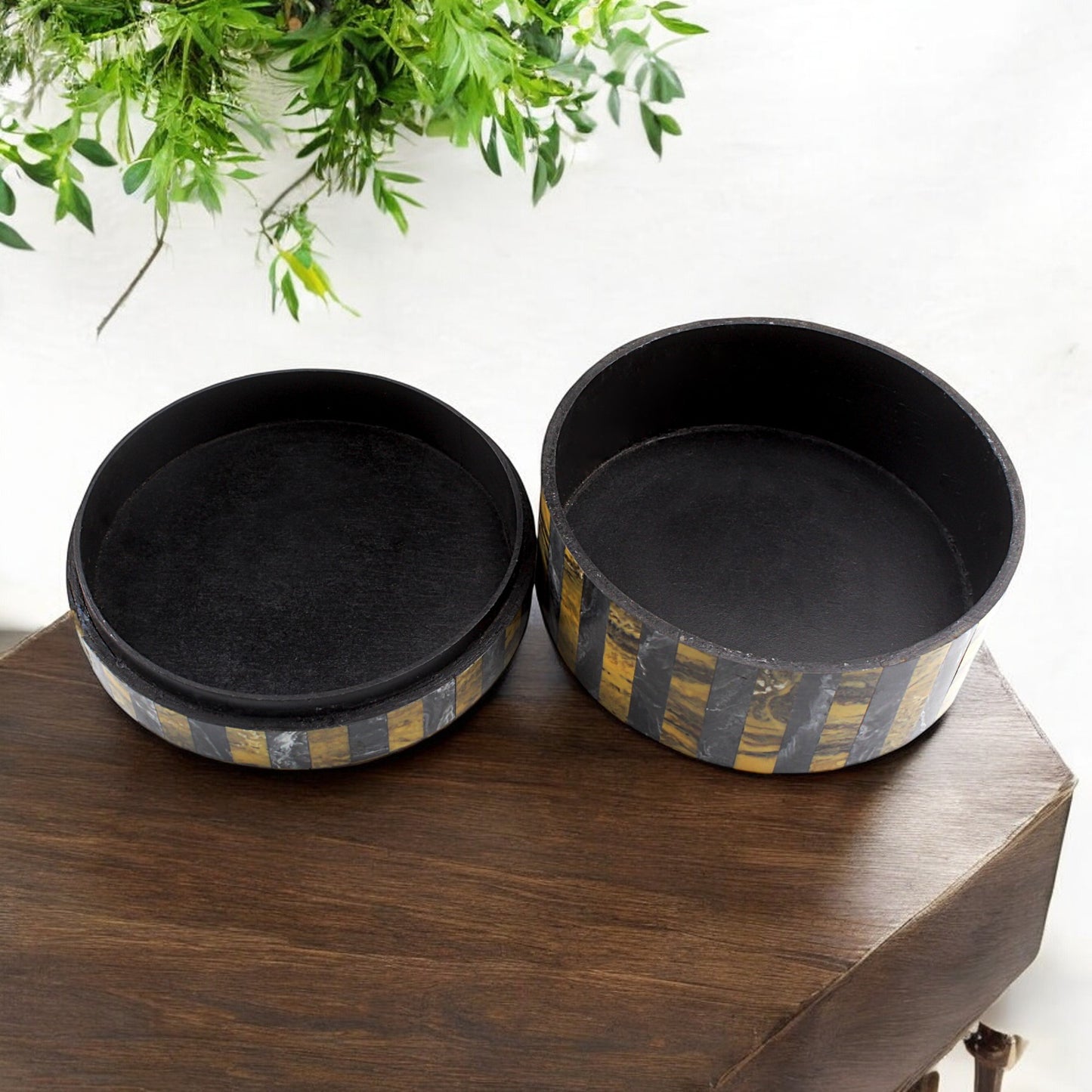 Handmade Black & Brown Bone Trinket Box – Round with Star Contemporary Design, Elegant Storage Solution