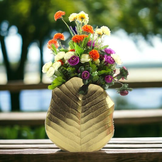 Golden Aluminium Leaf Flower Vase: Elegant Home Décor Accent for Floral Arrangements