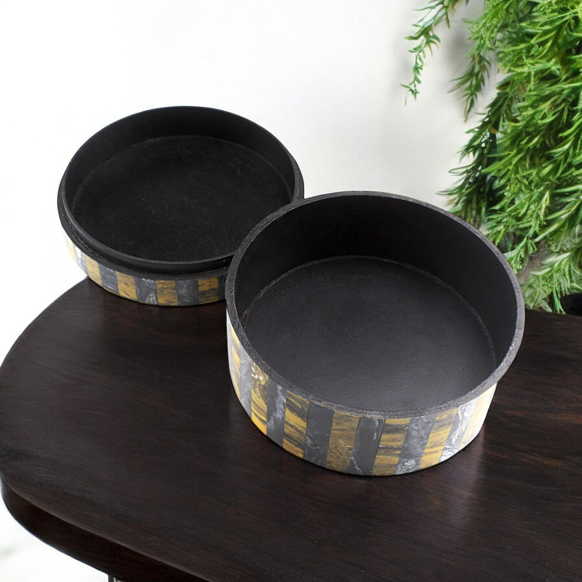 Handmade Black & Brown Bone Trinket Box – Round with Star Contemporary Design, Elegant Storage Solution