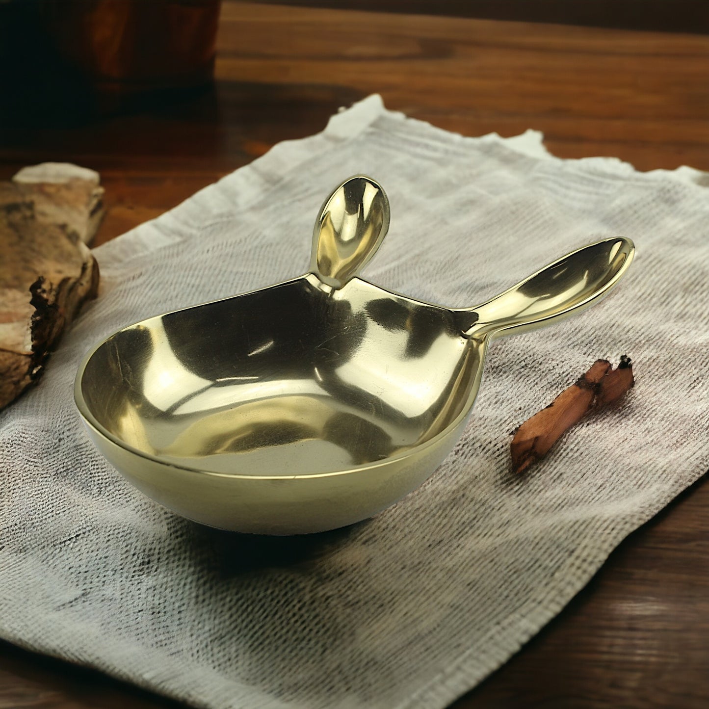 Handcrafted Golden Aluminum Bunny-Shaped Decorative Bowl: Charming Tabletop Accent