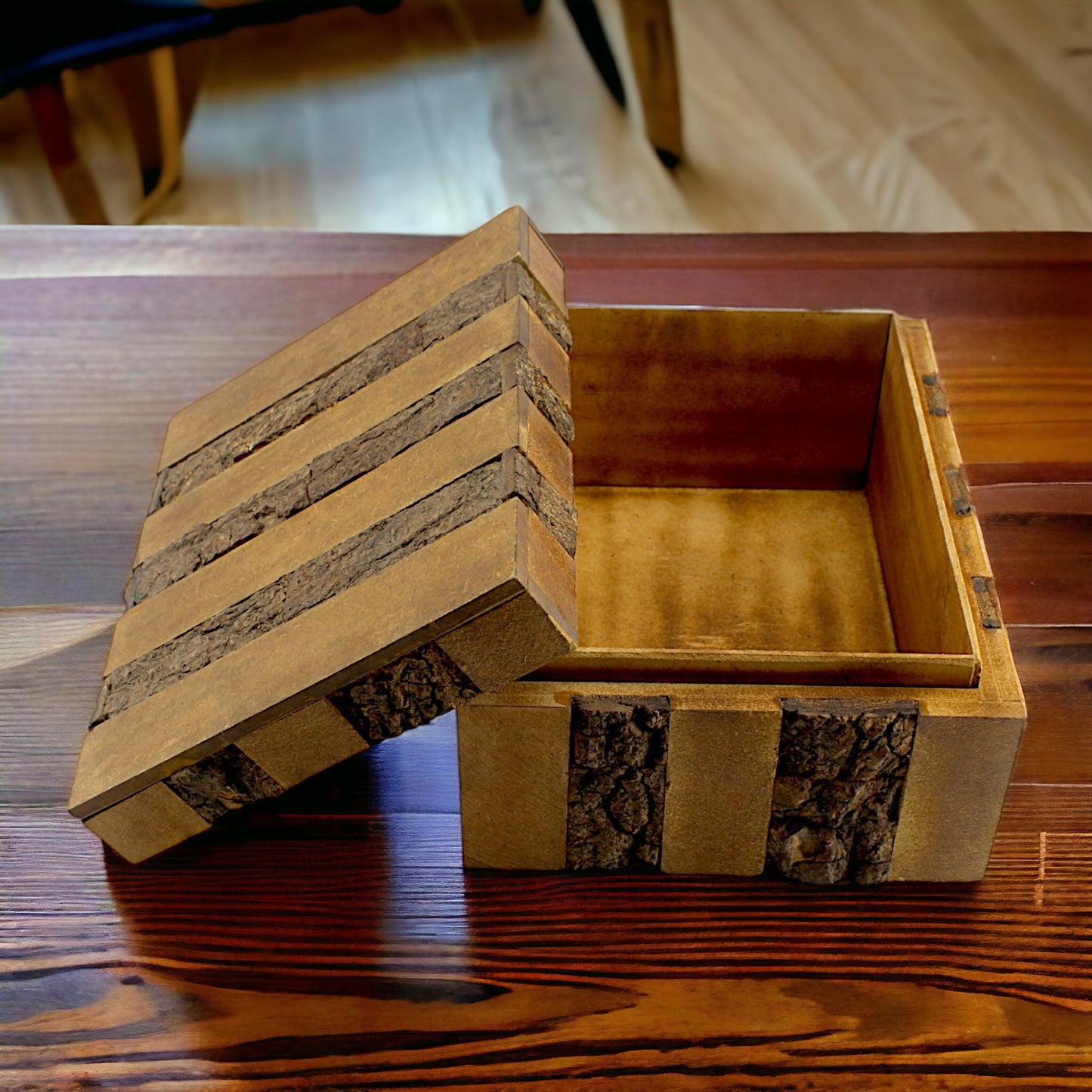 Luxe Rustic Bark-Finish Wooden Trinket Box – Handcrafted Elegance