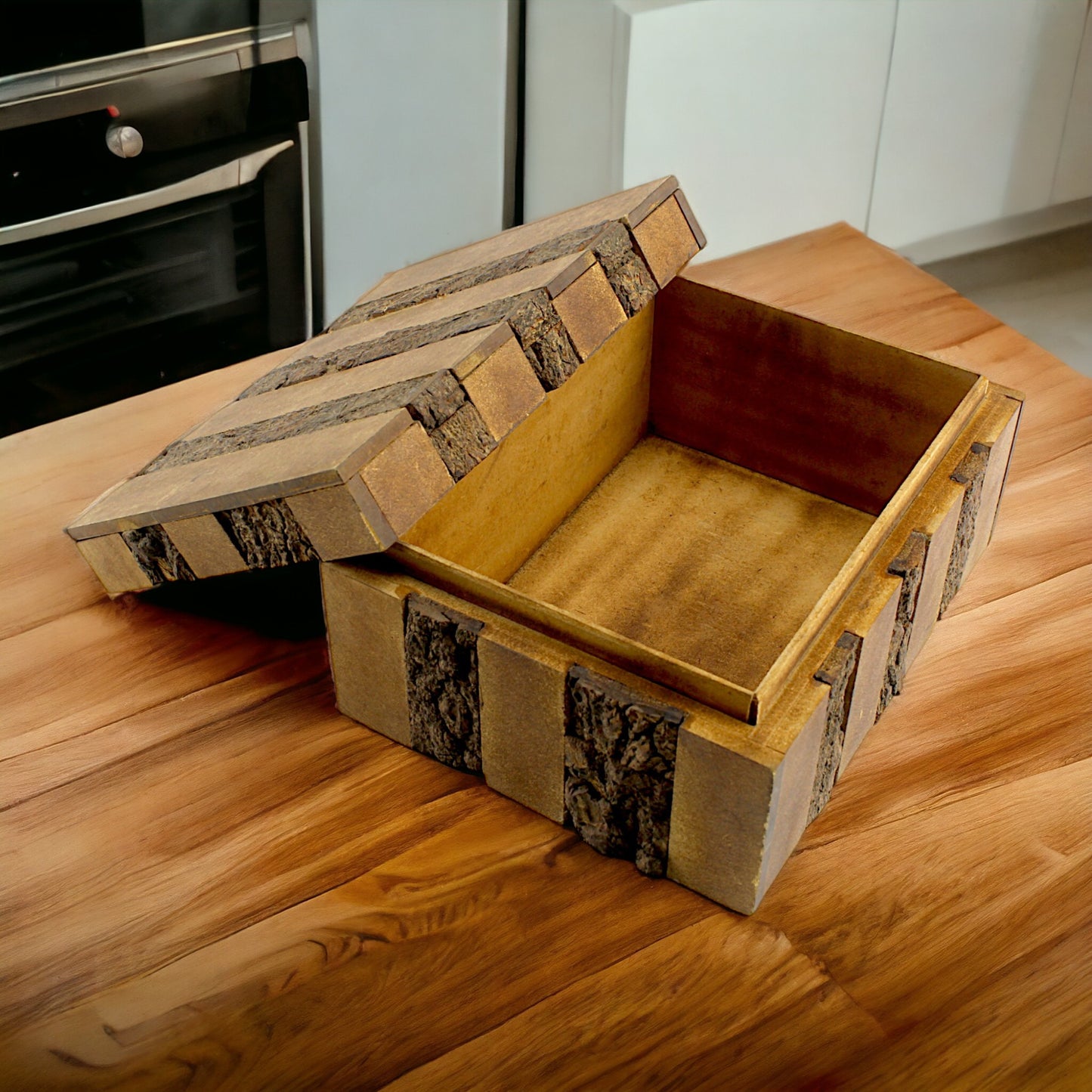 Luxe Rustic Bark-Finish Wooden Trinket Box – Handcrafted Elegance