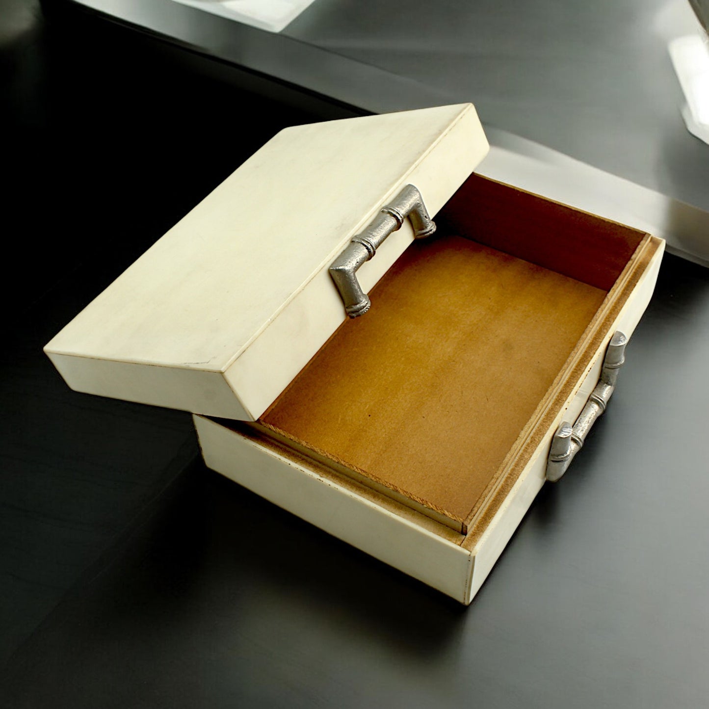 Handmade White Resin Trinket Box – Rectangular with Plain Design, Elegant Storage Solution