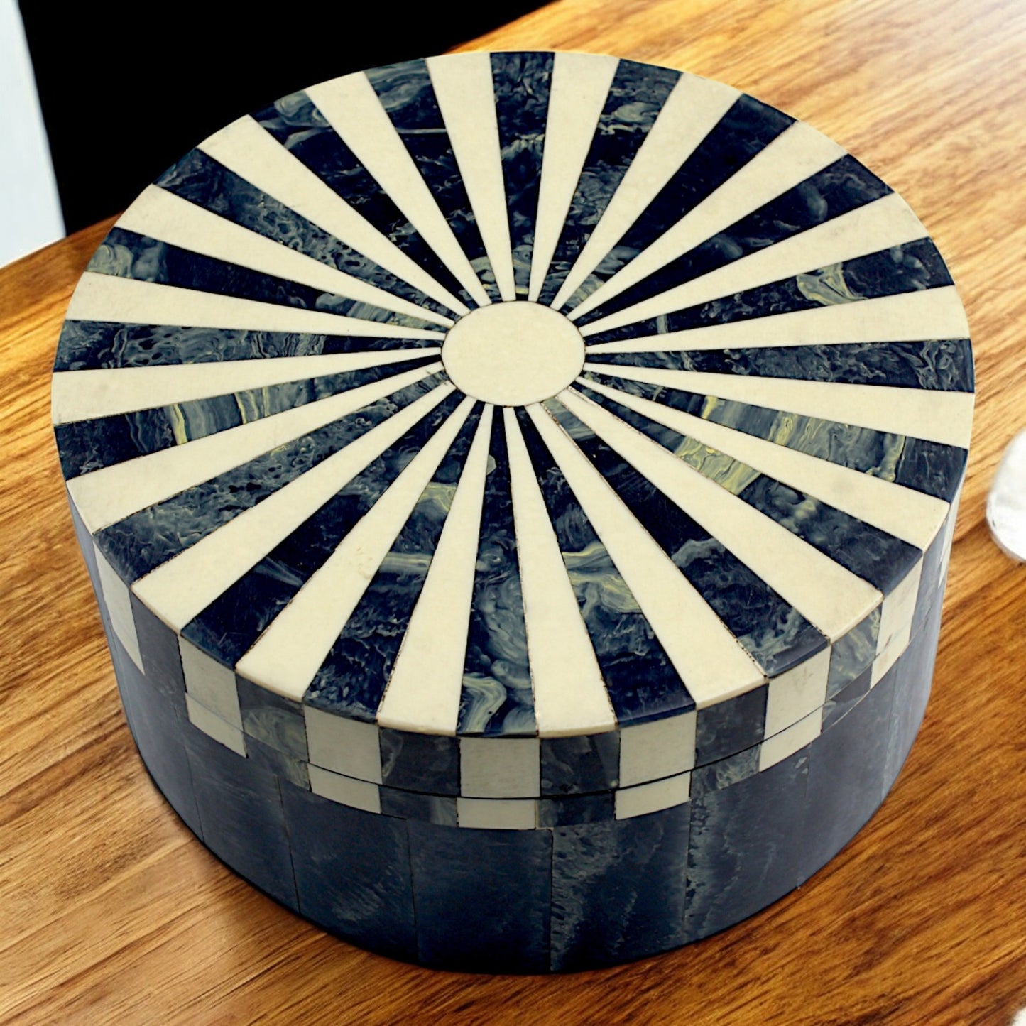 Handmade Black & White Mix Bone Trinket Box – Round with Contemporary Design, Elegant and Chic Storage