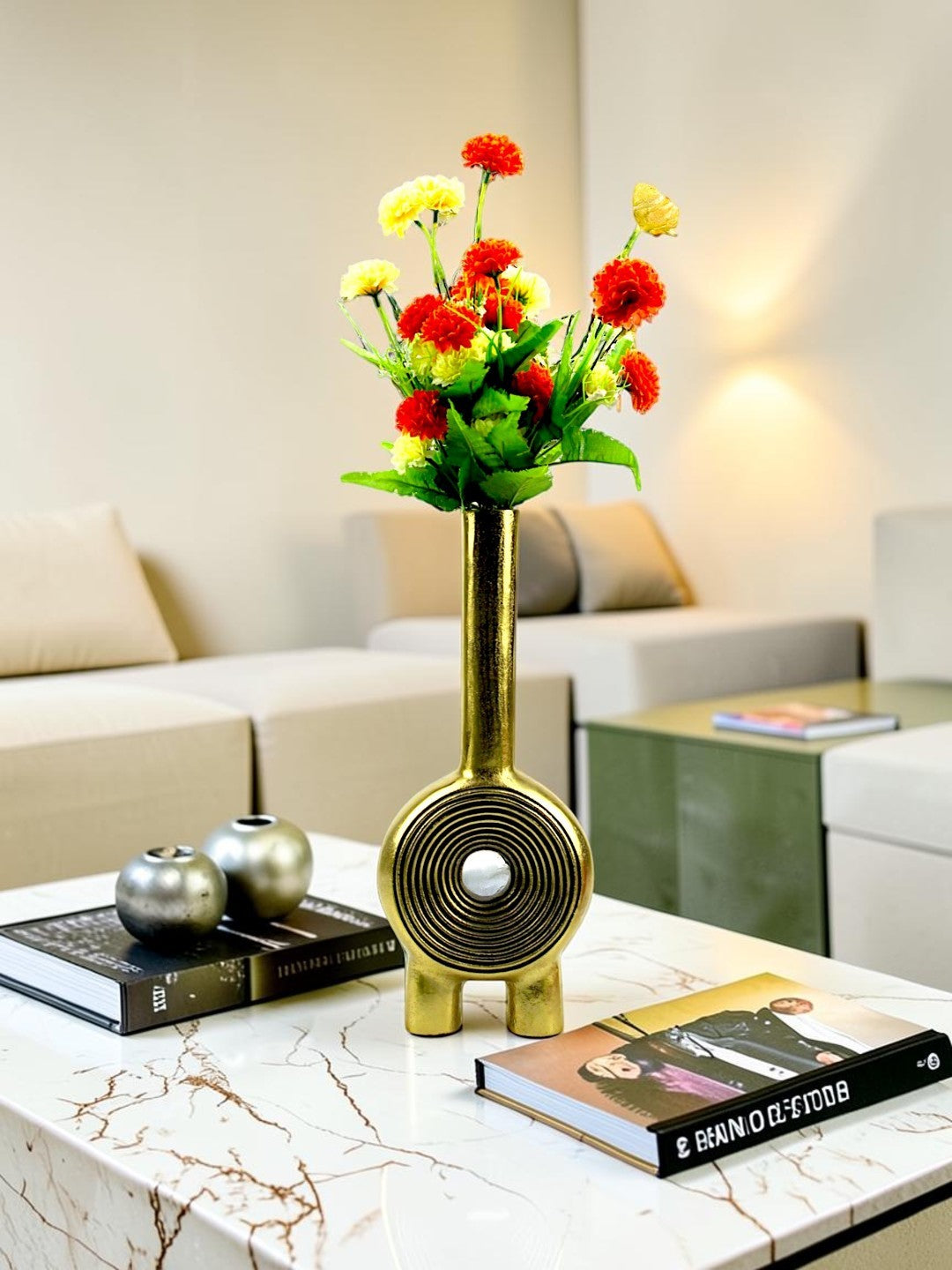 Handcrafted Golden Aluminium Lollipop-Shaped Round Flower Vase: Unique Artistry for Floral Display