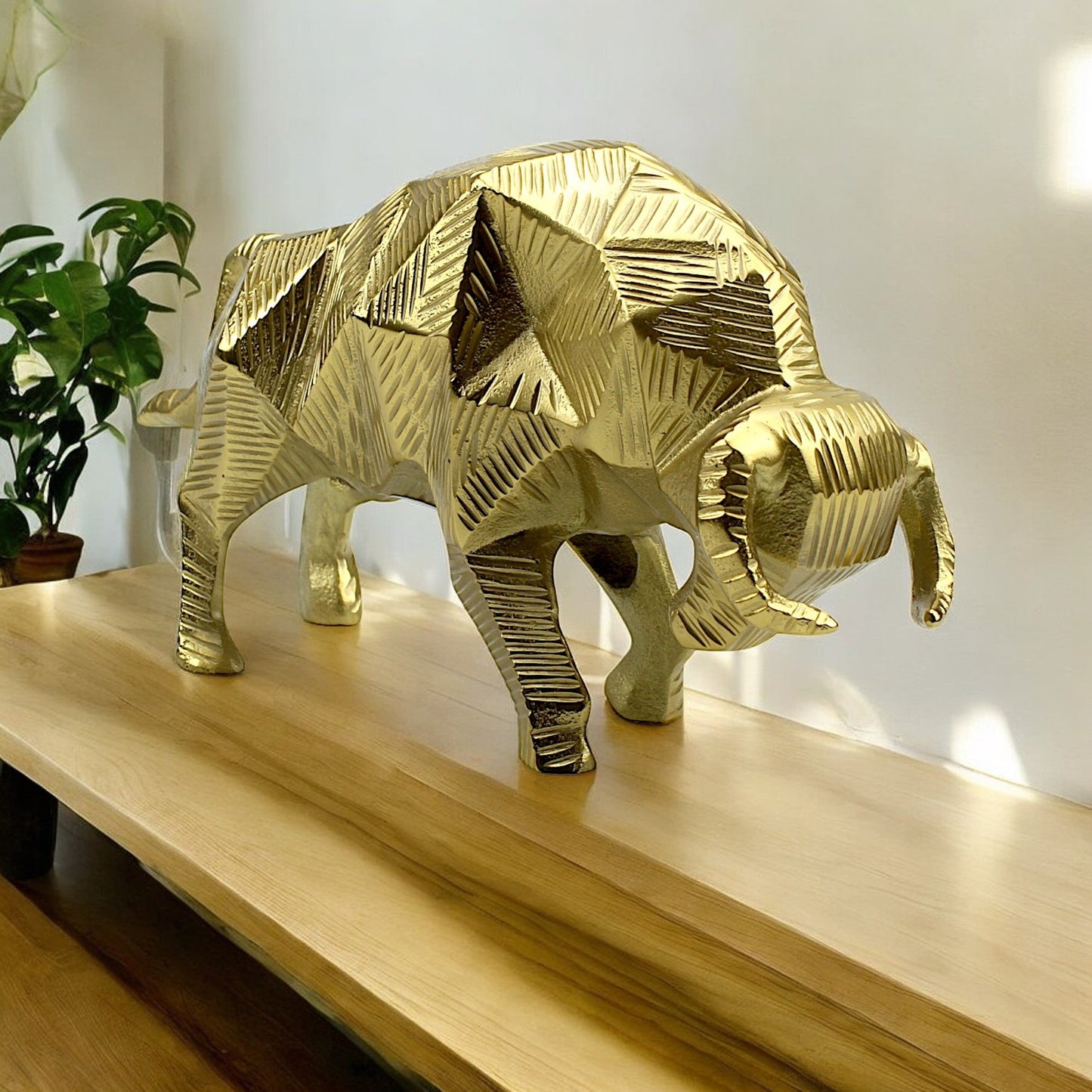 Handcrafted Golden Aluminum Bull Sculpture Ornament: Symbol of Strength and Prosperity for Home Decor
