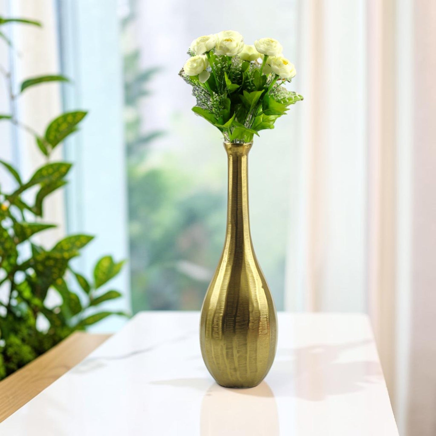 Handcrafted Golden Aluminum Flower Vase: Timeless Elegance for Your Home