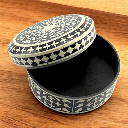 Handmade Black & White Floral Design Resin Trinket Box – Round, Elegant Storage