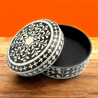 Handmade Black & White Floral Design Resin Trinket Box – Round, Elegant Storage