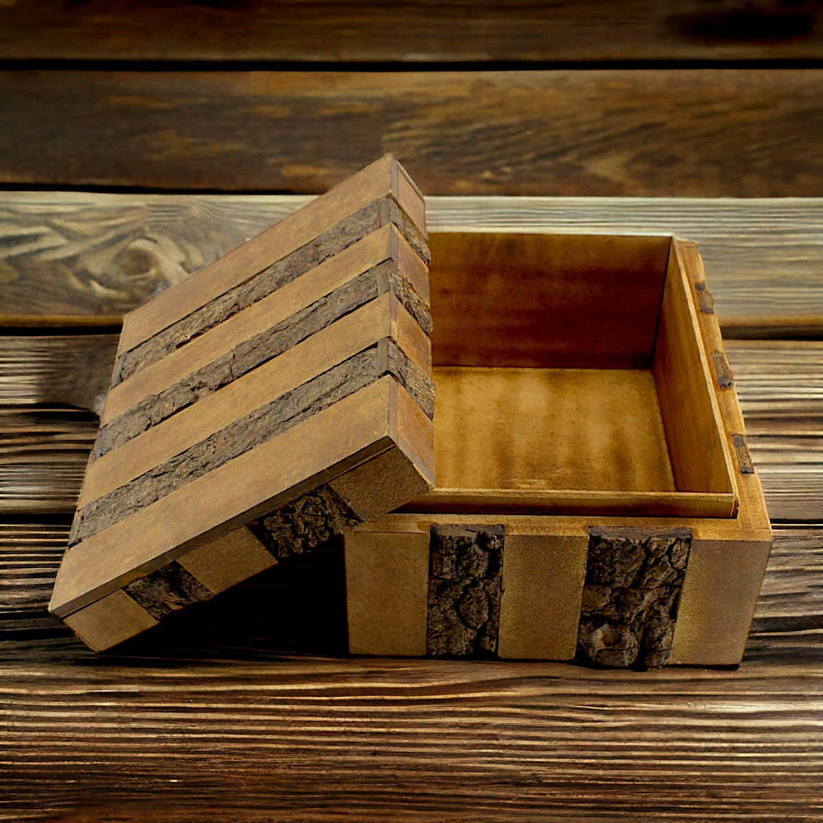Luxe Rustic Bark-Finish Wooden Trinket Box – Handcrafted Elegance