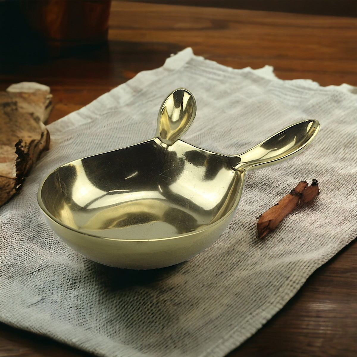 Handcrafted Golden Aluminum Bunny-Shaped Decorative Bowl: Charming Tabletop Accent